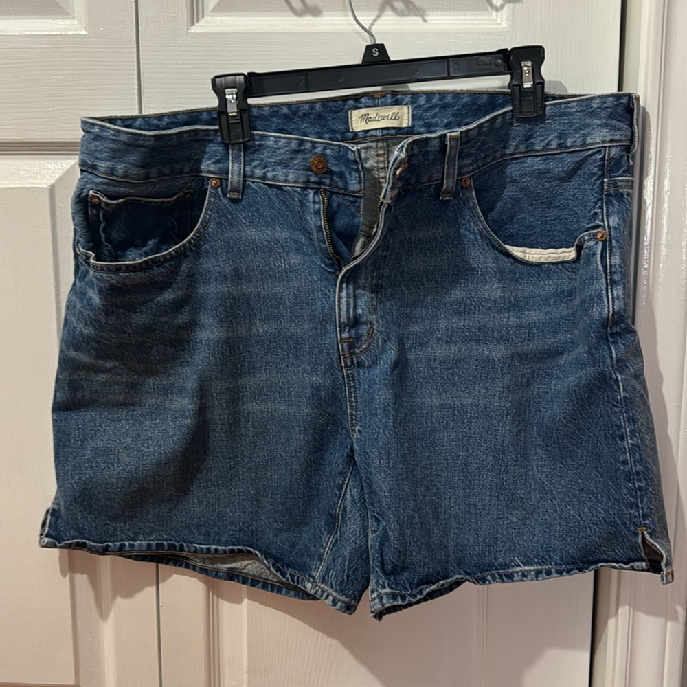 Madewell 14 blue relaxed mid-length denim shorts